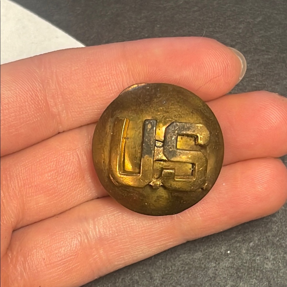 Vintage WWII Army Enlisted US Insignia Domed Pin